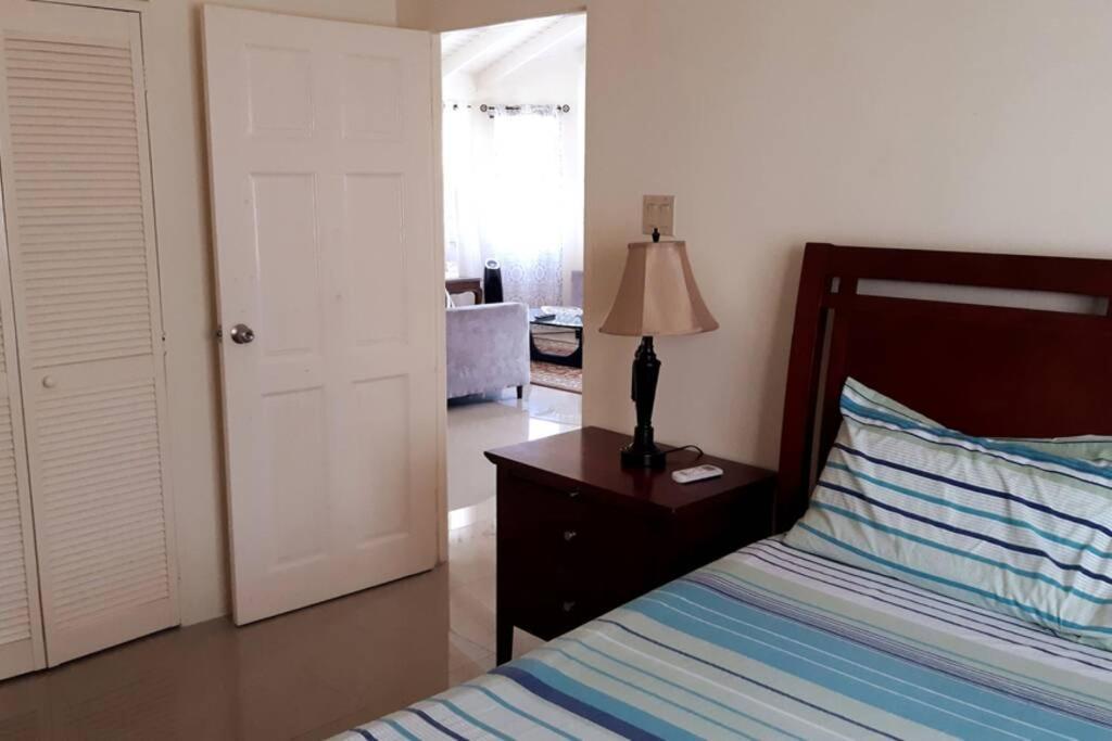 Bing'S Home Away From Home Ocho Rios Exterior foto