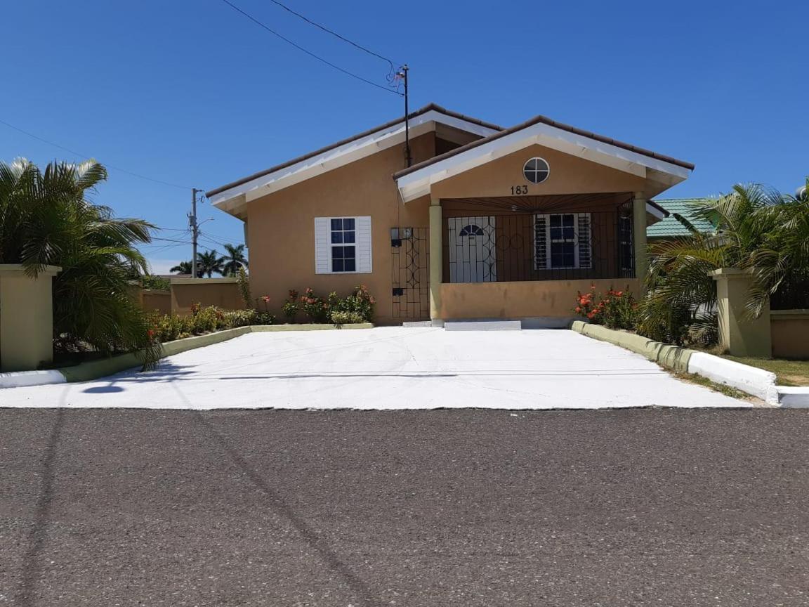 Bing'S Home Away From Home Ocho Rios Exterior foto